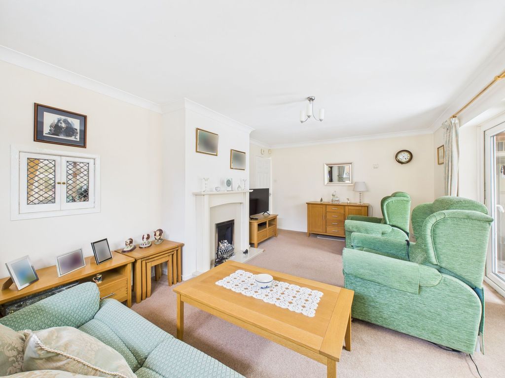 Property photo 3 of 15 Lounge