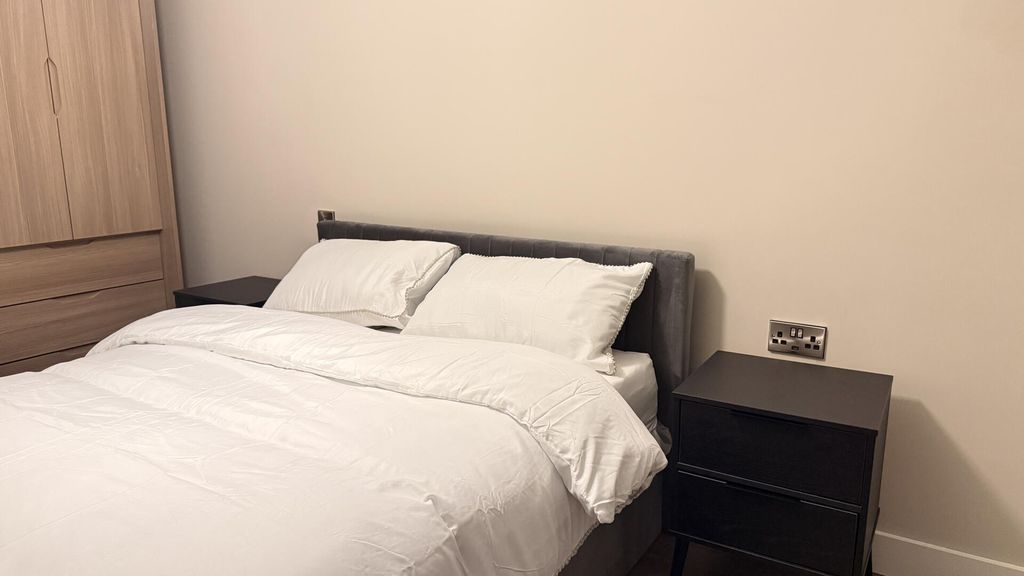 Property photo 2 of 9 Bedroom 1.Jpg