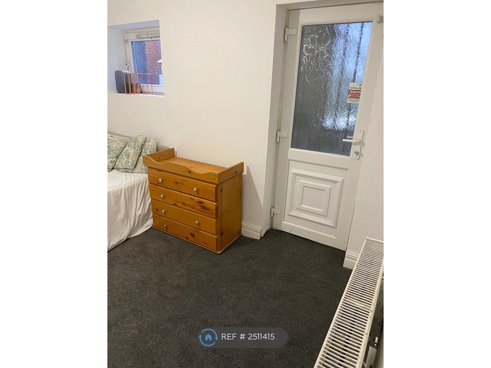 Property photo 2 of 28