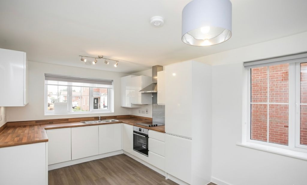 Property photo 2 of 14 Image