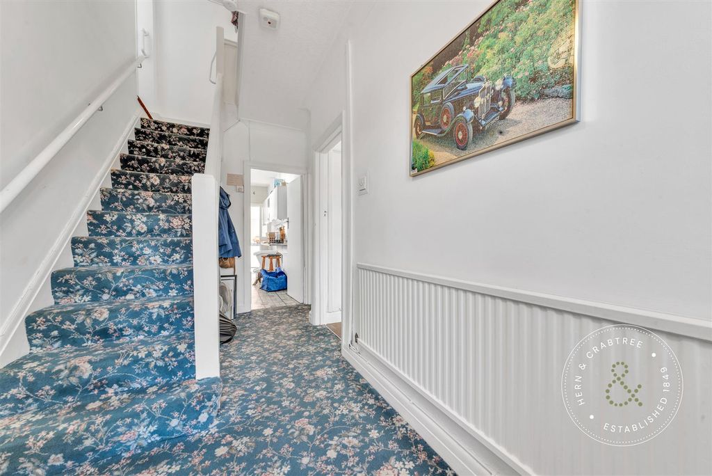 Property photo 3 of 13 Bishops-Avenue-19.Jpg