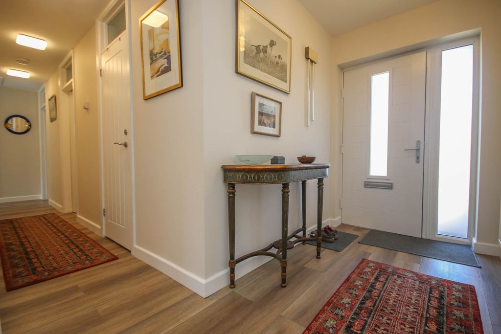 Property photo 2 of 29