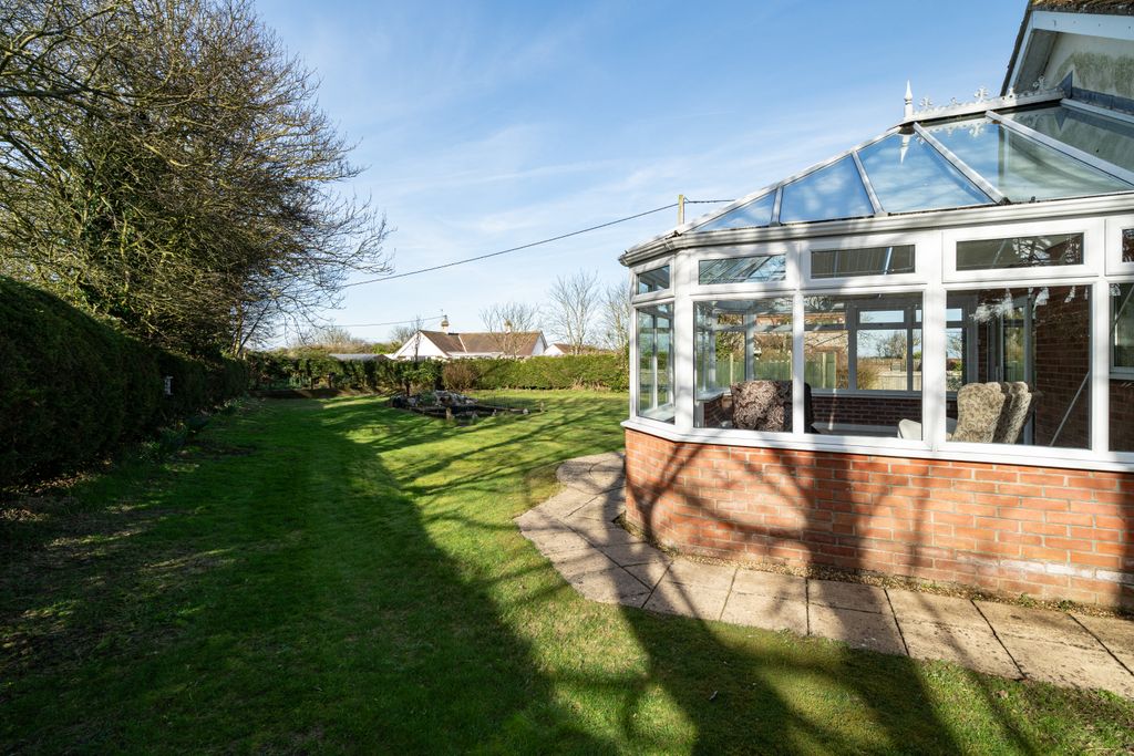 Property photo 3 of 24 Garden