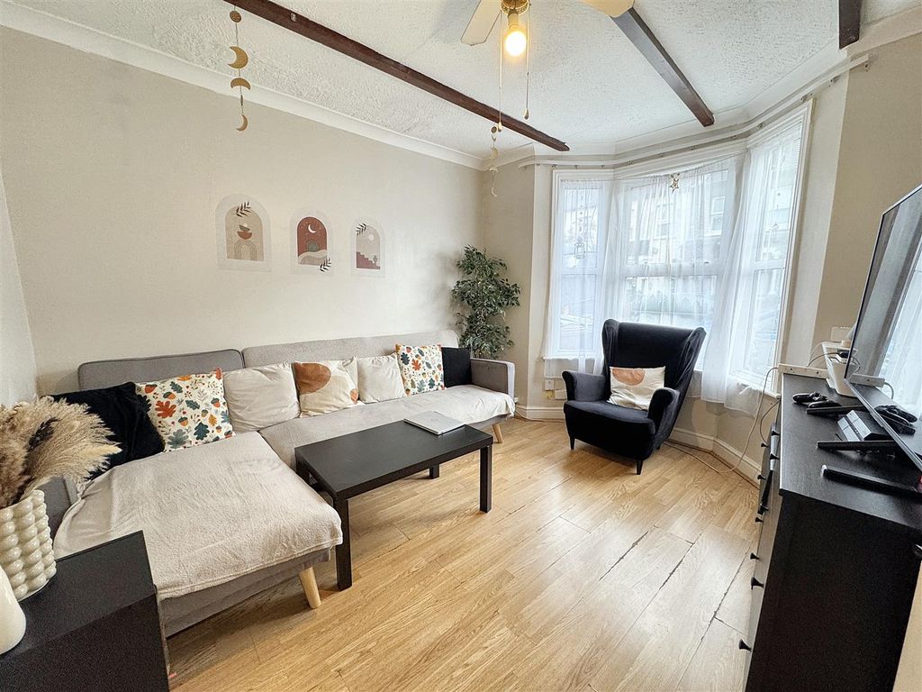 Property photo 2 of 11 Reception 1