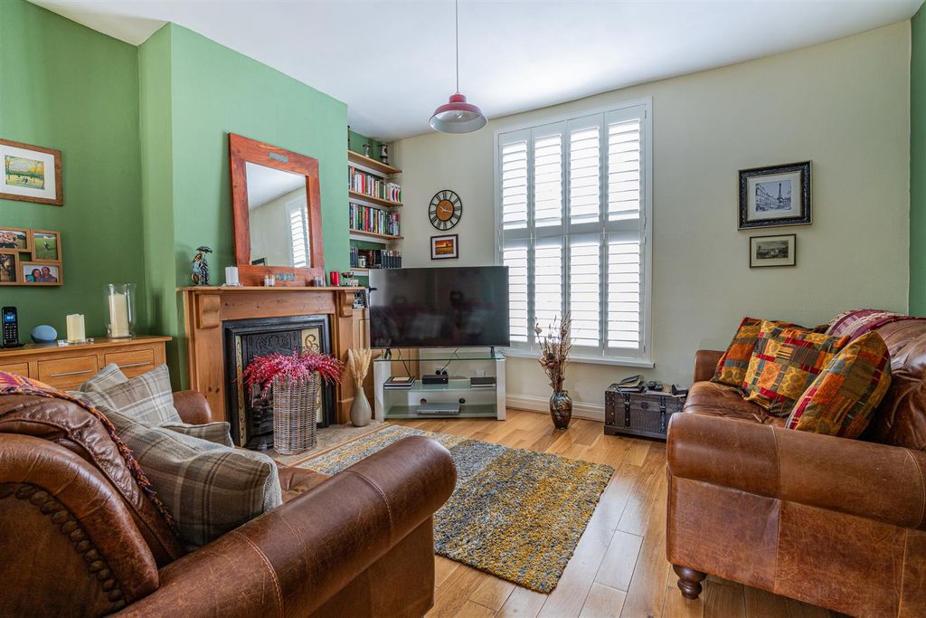 Property photo 3 of 17 Pontcanna Place 7-13.Jpg