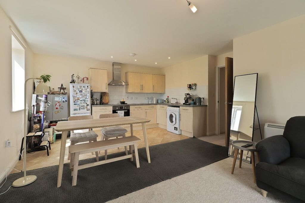 Property photo 3 of 29 Dining Area