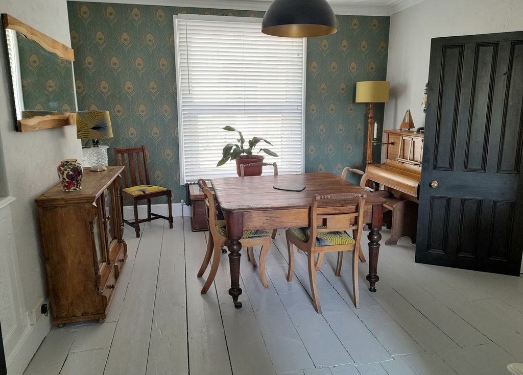 Property photo 3 of 24