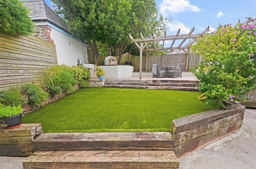 Property photo 3 of 34 Photo 13