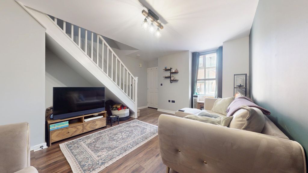 Property photo 2 of 25 4319033