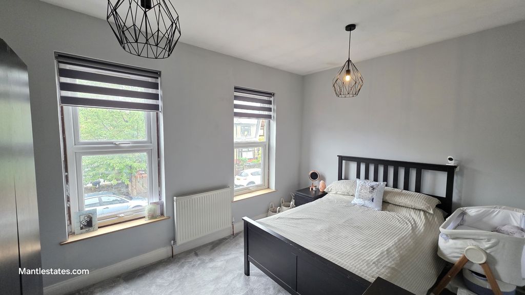 Property photo 3 of 18 Front Bedroom