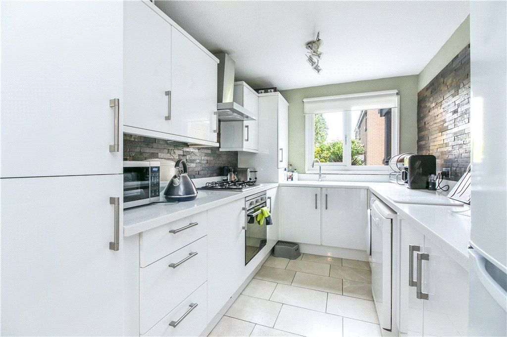 Property photo 3 of 12 Kitchen