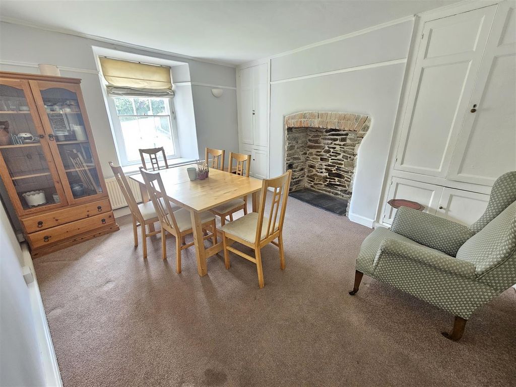 Property photo 3 of 21 Dining Area.Jpg