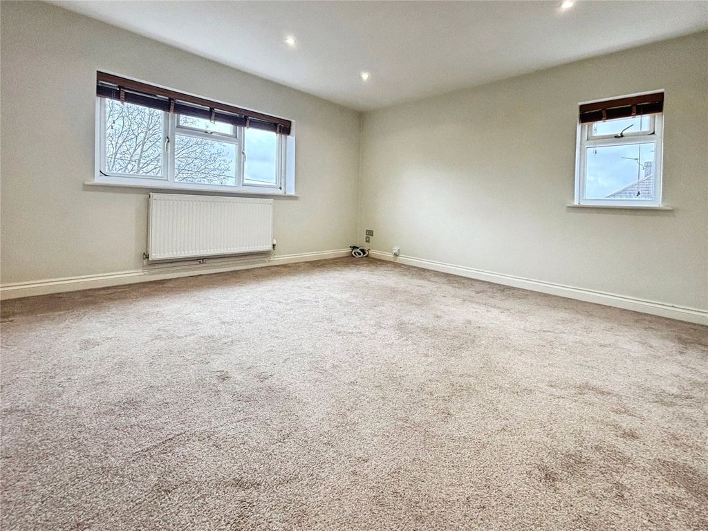 Property photo 3 of 6 Picture No. 10