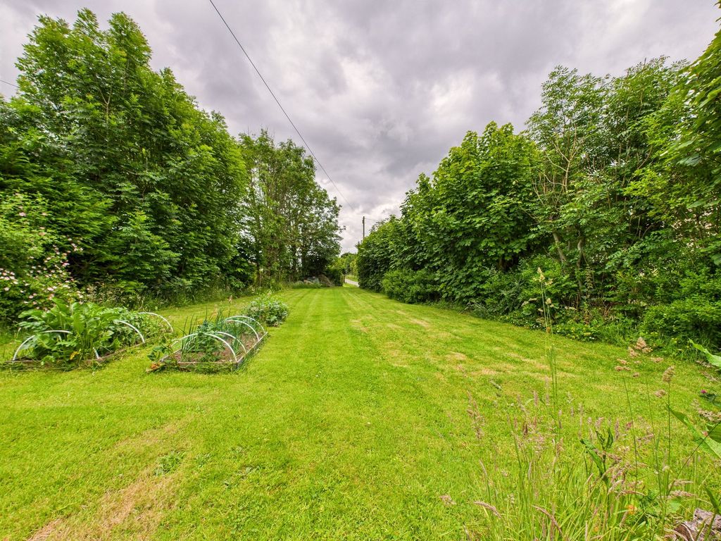 Property photo 2 of 25