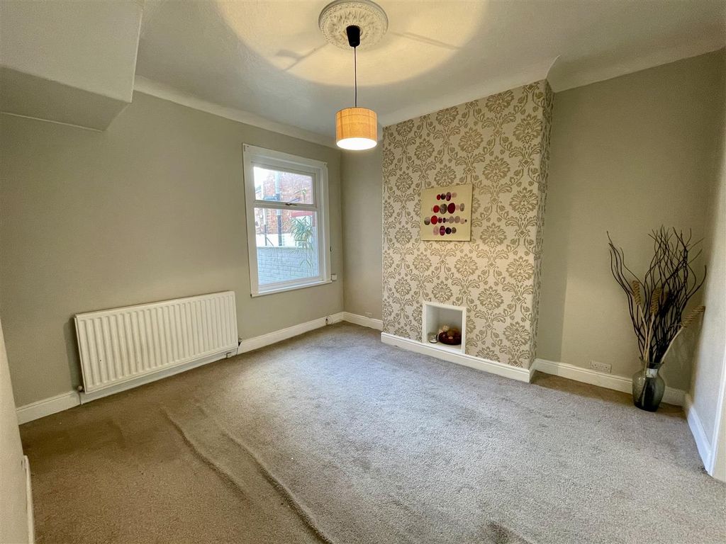 Property photo 3 of 10 Dining Room
