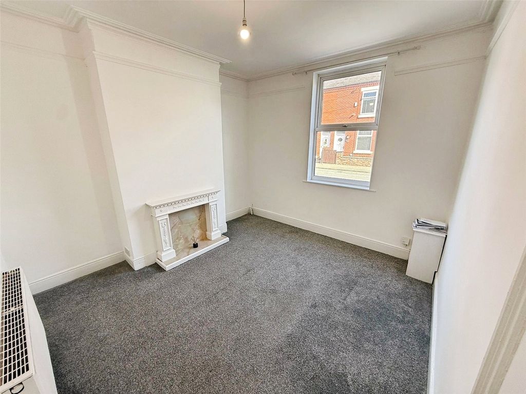 Property photo 2 of 8 Picture No. 12
