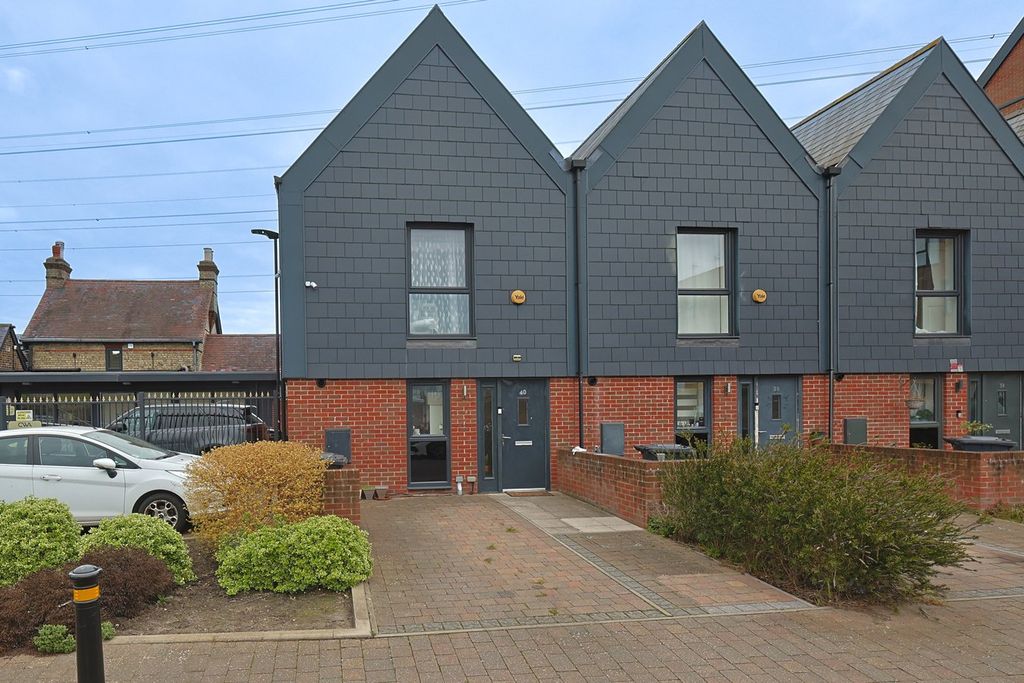 Property photo 1 of 23