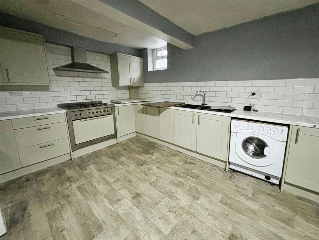 Property photo 2 of 13 Dining Kitchen