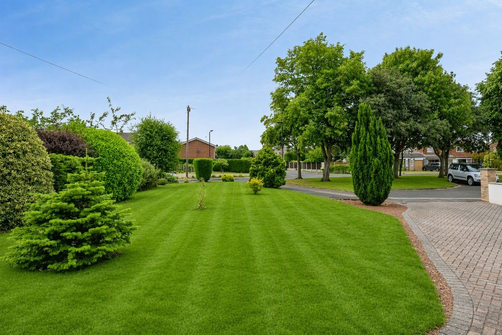 Property photo 2 of 35