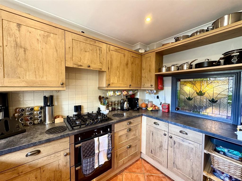 Property photo 3 of 26 Kitchen