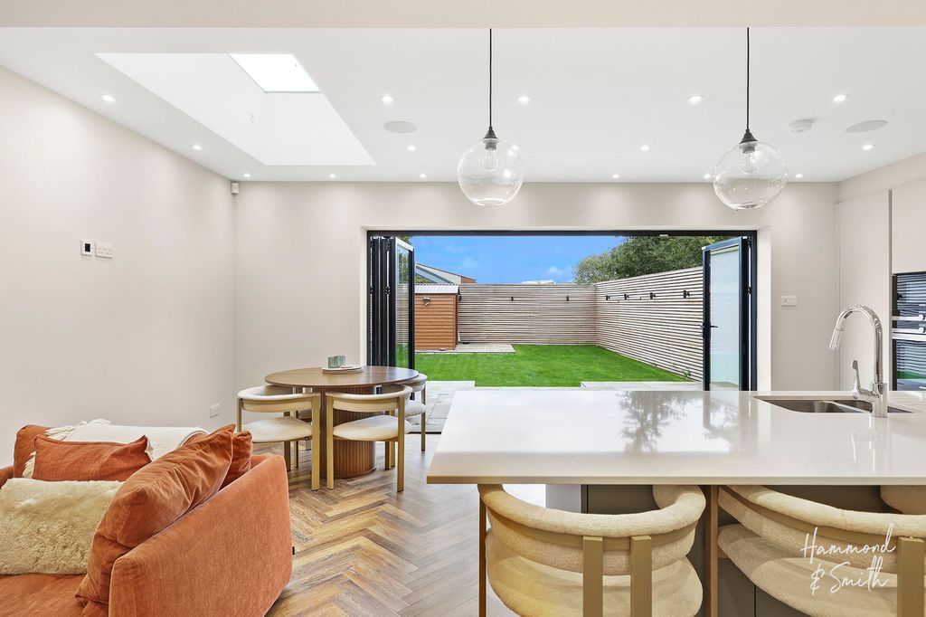 Property photo 3 of 21