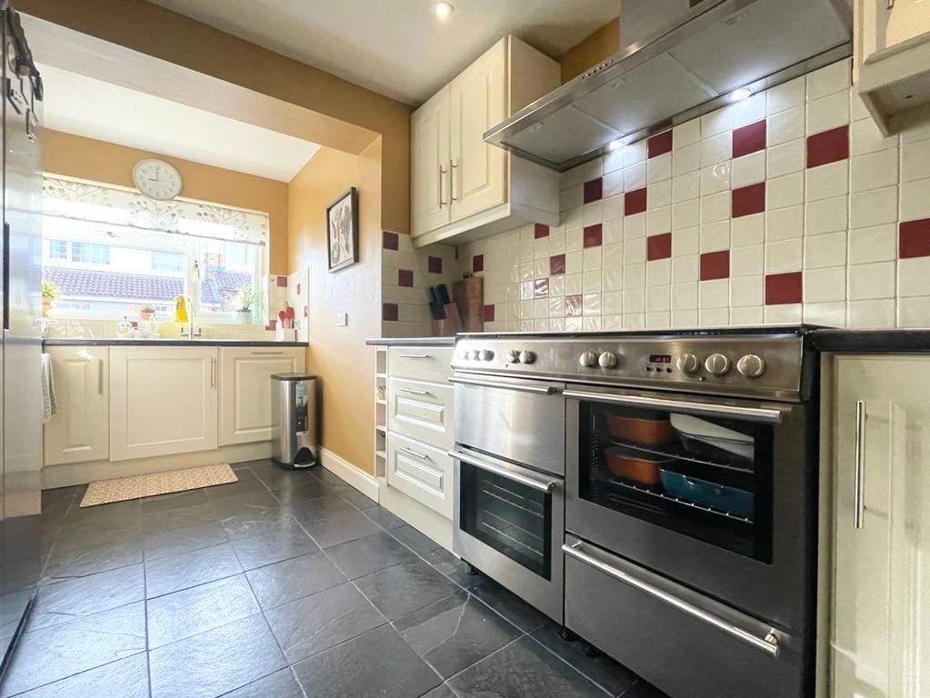 Property photo 3 of 17 Kitchen