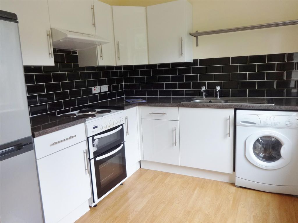 Property photo 1 of 11 Kitchen.Jpg