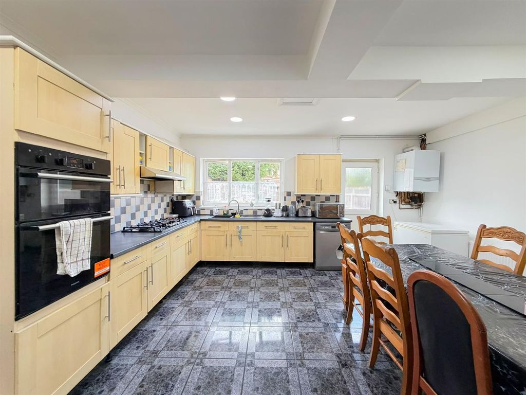 Property photo 2 of 20 Kitchen / Diner