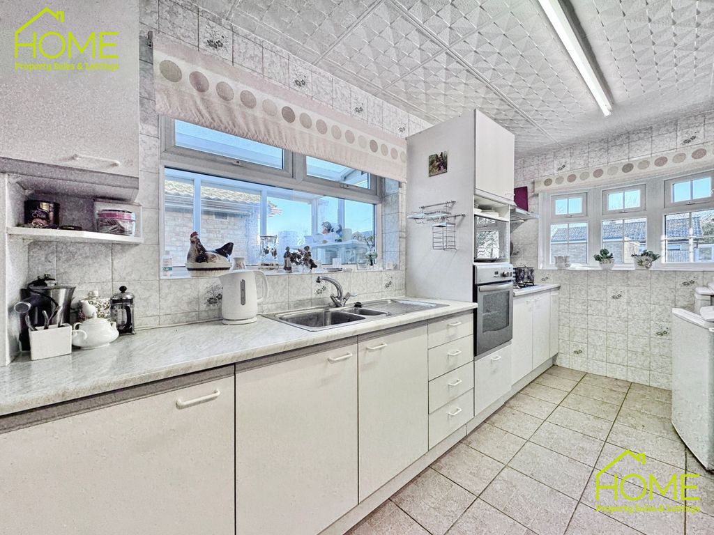 Property photo 3 of 17 Kitchen Diner