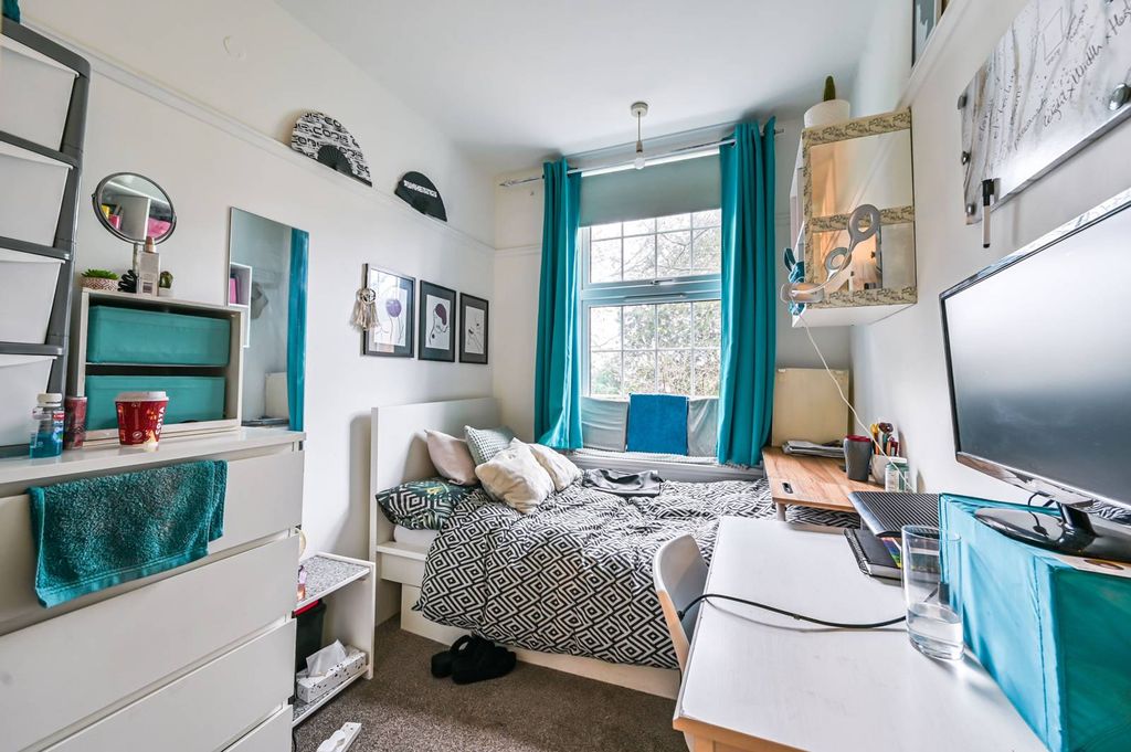 Property photo 3 of 6