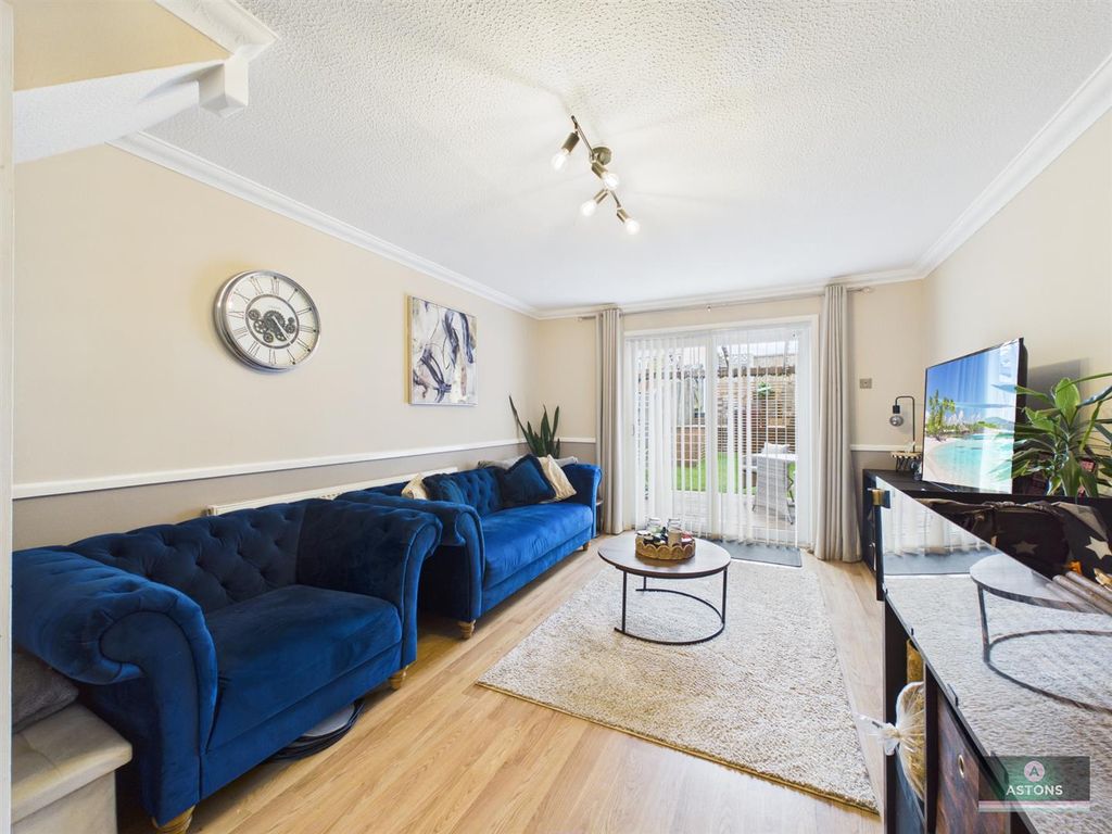 Property photo 3 of 15 Living Room