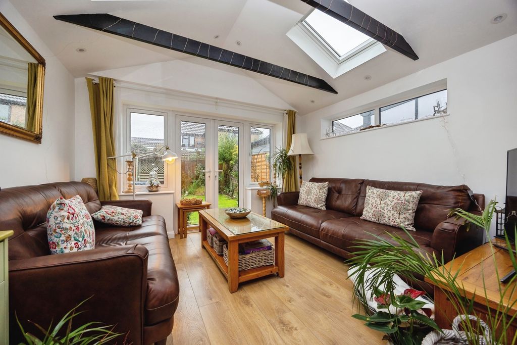 Property photo 2 of 11 Pbox-Img.Jpg