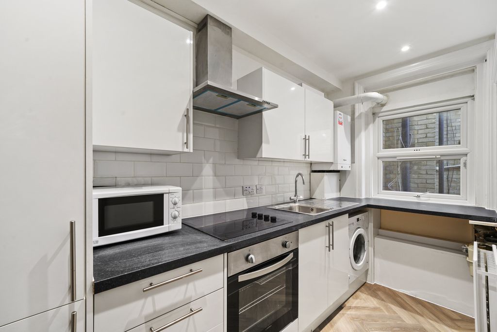 Property photo 2 of 11 Flat 10A, Richmond Chambers (2)