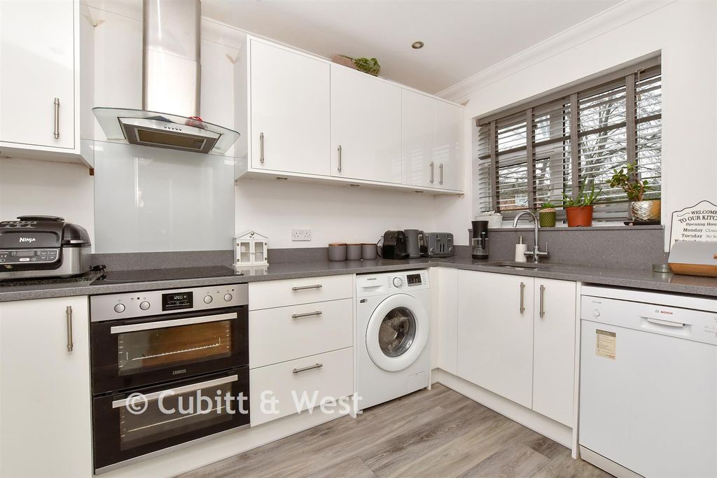 Property photo 2 of 16 Kitchen