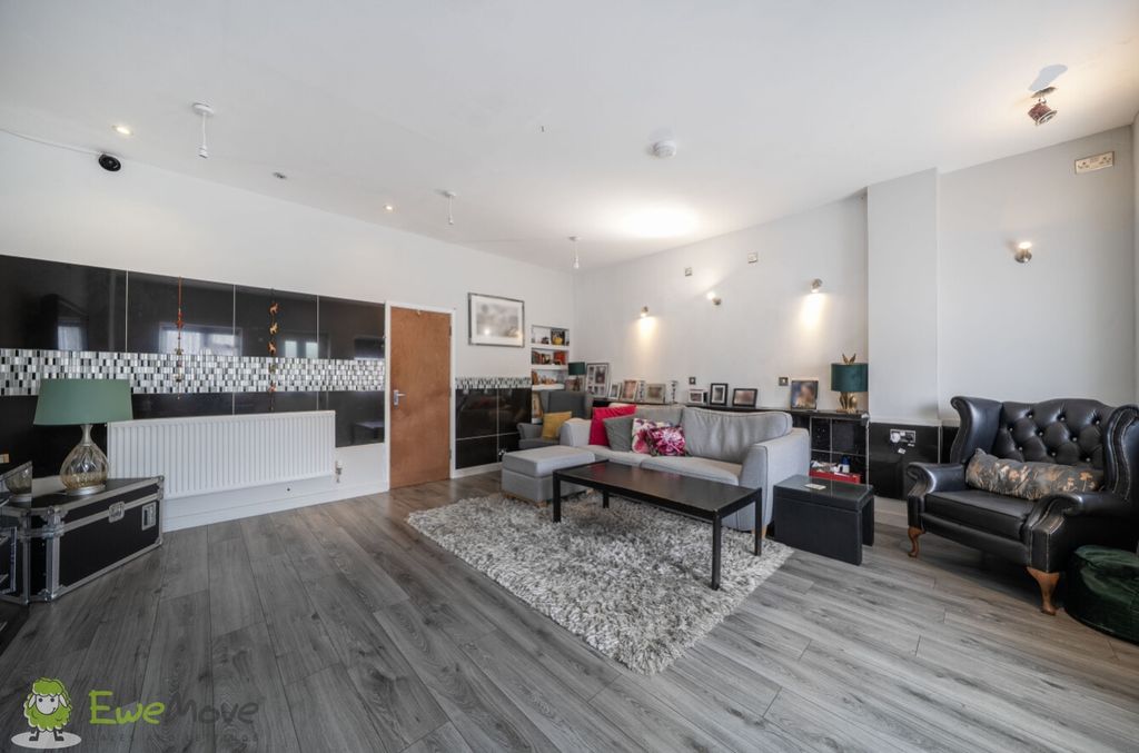 Property photo 1 of 14 Ab1F3Efa-866d-4ba2-Aa49-612dcc123360