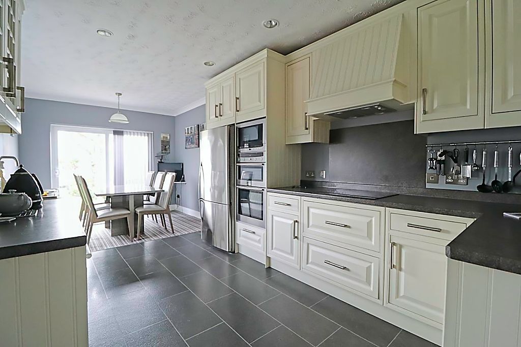 Property photo 3 of 19 Kitchen / Diner