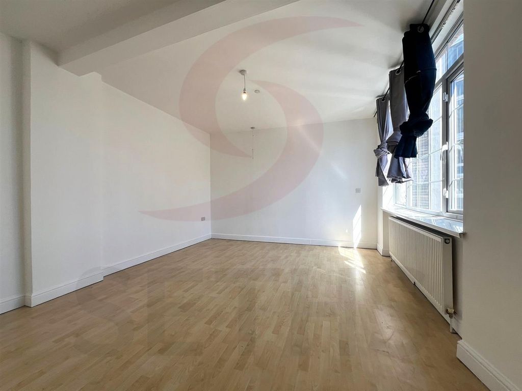 Property photo 3 of 5 Bedroom