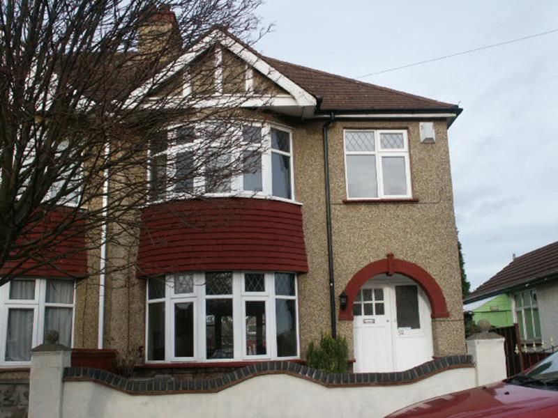 Property photo 1 of 8 Manor Road