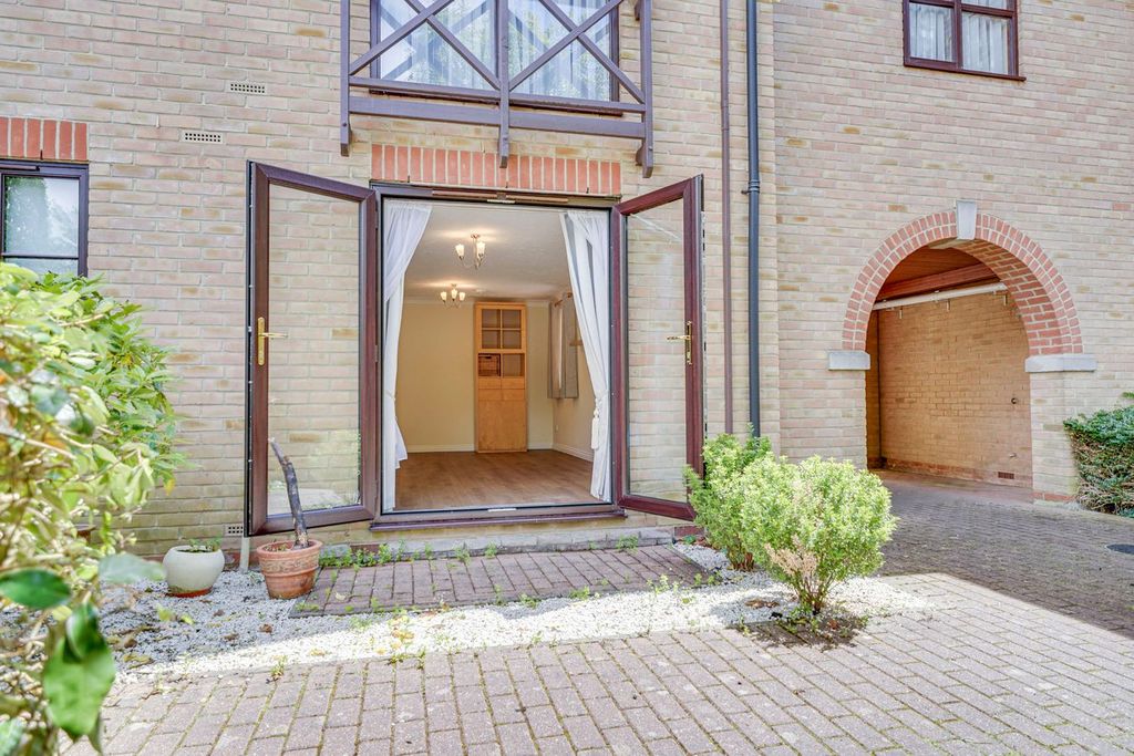 Property photo 2 of 10