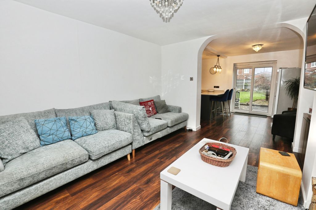 Property photo 2 of 15 Lounge