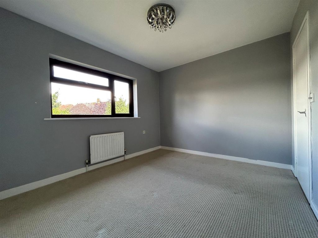 Property photo 3 of 10 Bed 1..Jpg
