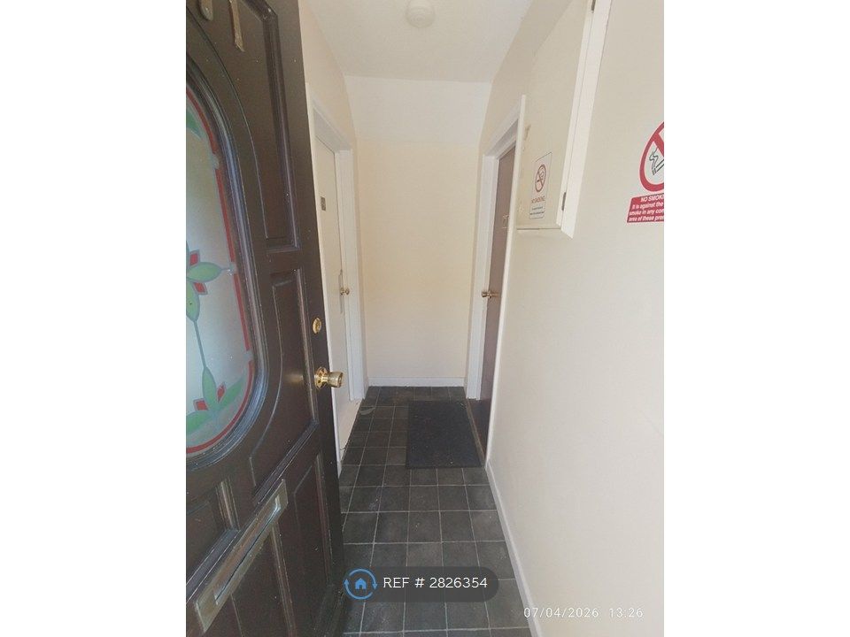 Property photo 2 of 10 Communal Entrance