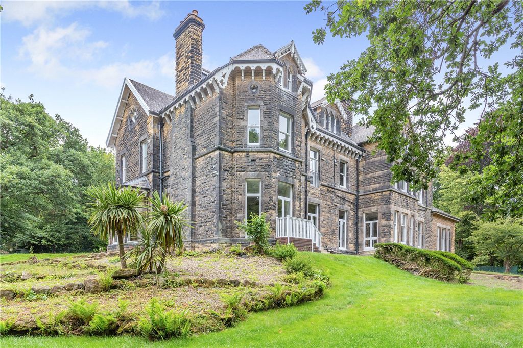 Property photo 1 of 11 The Hollies