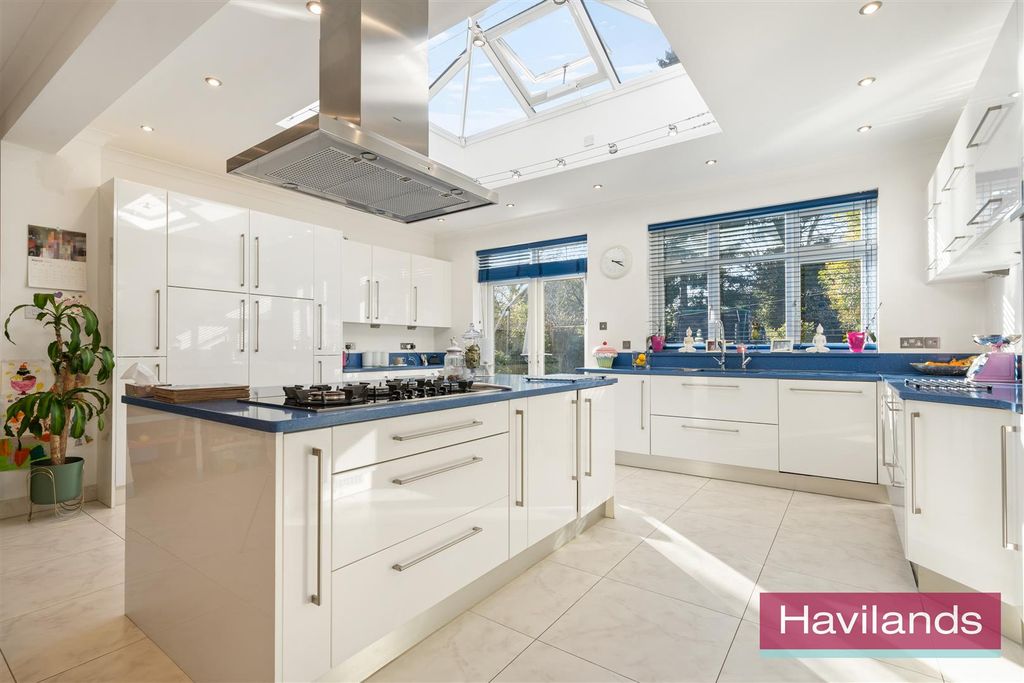 Property photo 3 of 21 Hillfield Park-13.Jpg