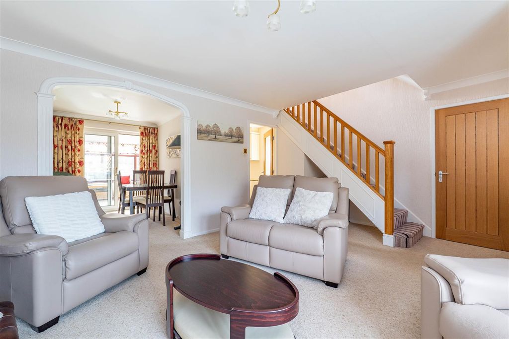 Property photo 2 of 25 Lounge