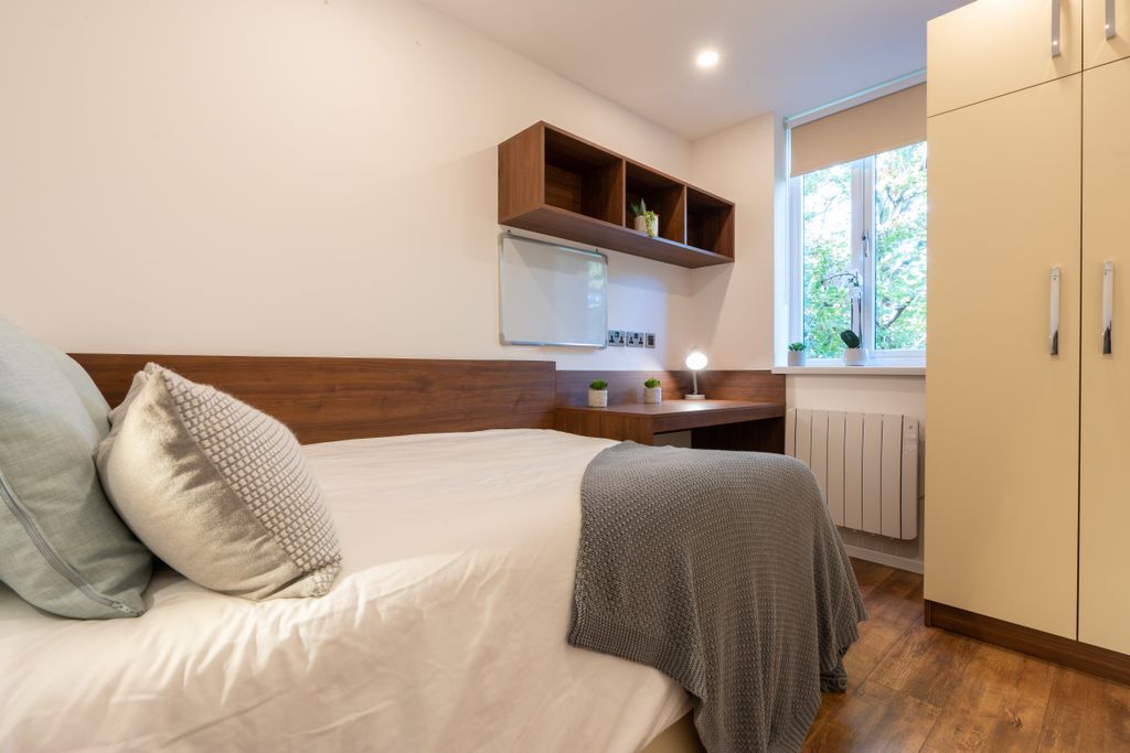 Property photo 2 of 15 Jesmond View, Block B, Flat 10, Bedroom1