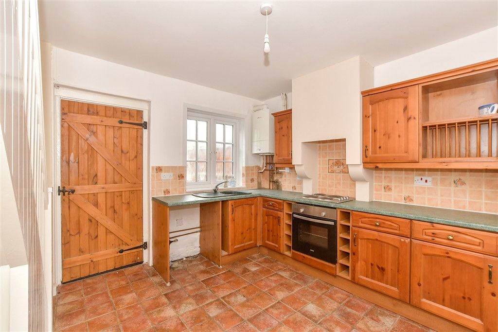 Property photo 3 of 11 Kitchen