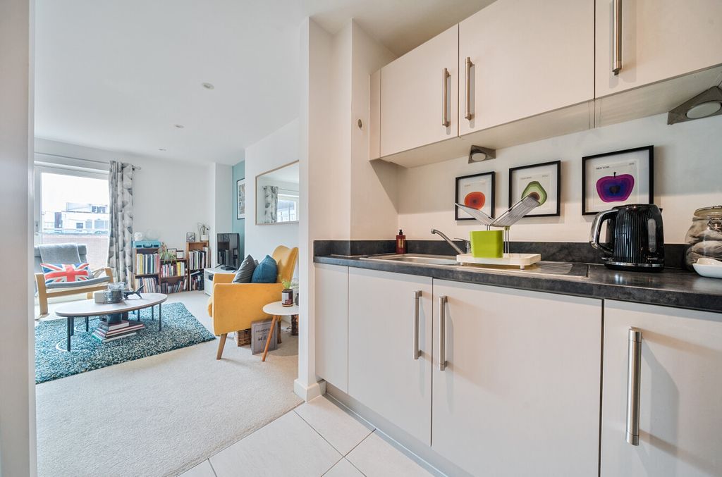 Property photo 3 of 18 1410041-13-698Db9...