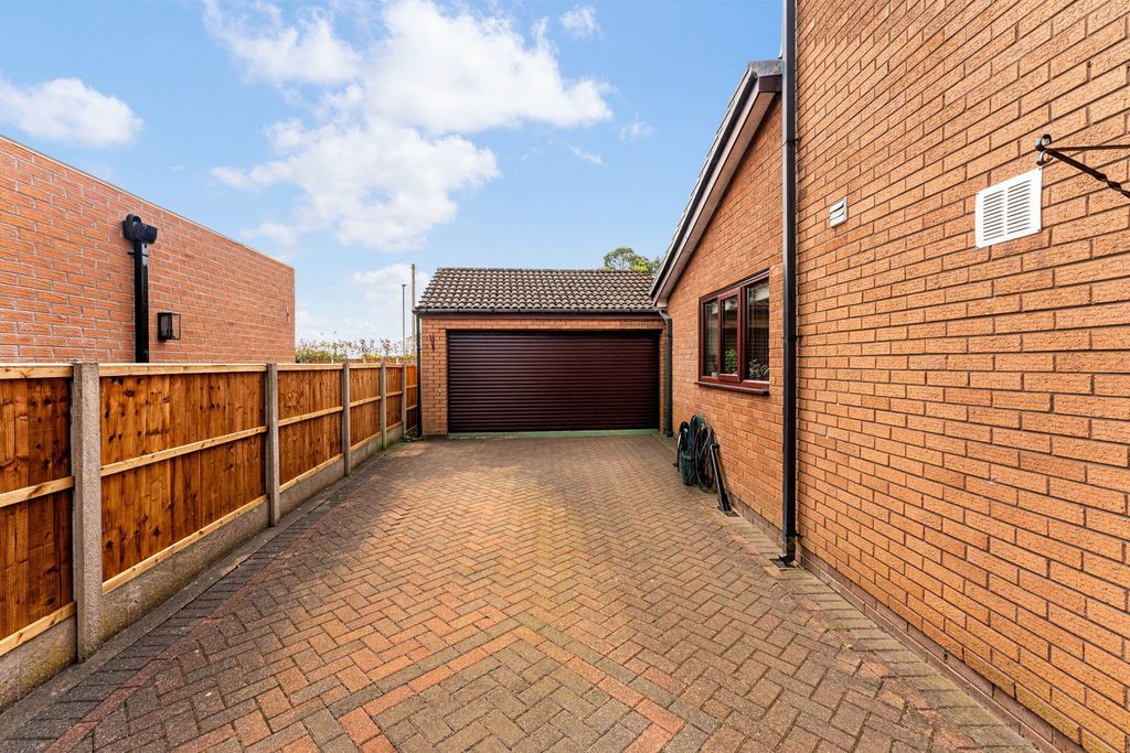 Property photo 2 of 66
