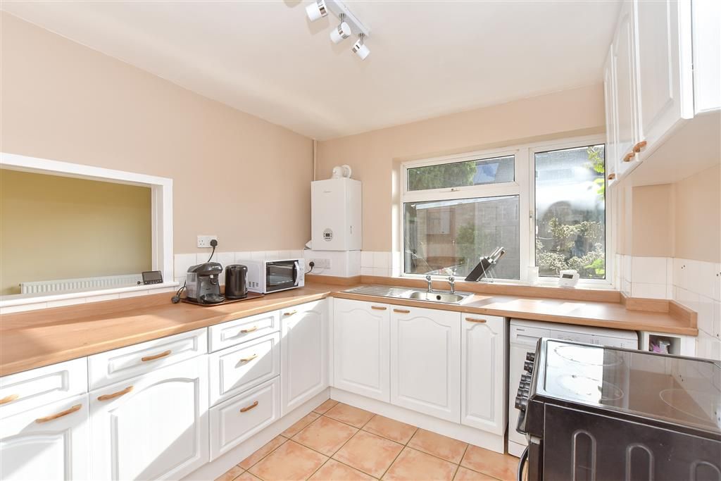 Property photo 3 of 16 Kitchen